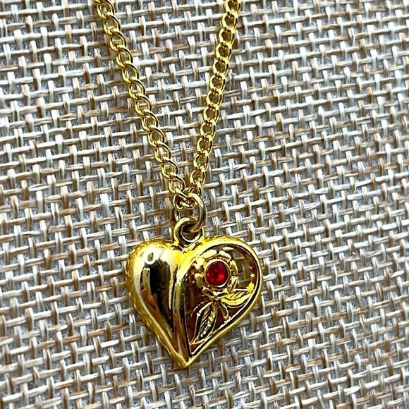 Red Crystal Stone Flower Heart Pendant Necklace 18K Gold Tone 18” Chain ❤️🌸 - Picture 8 of 9